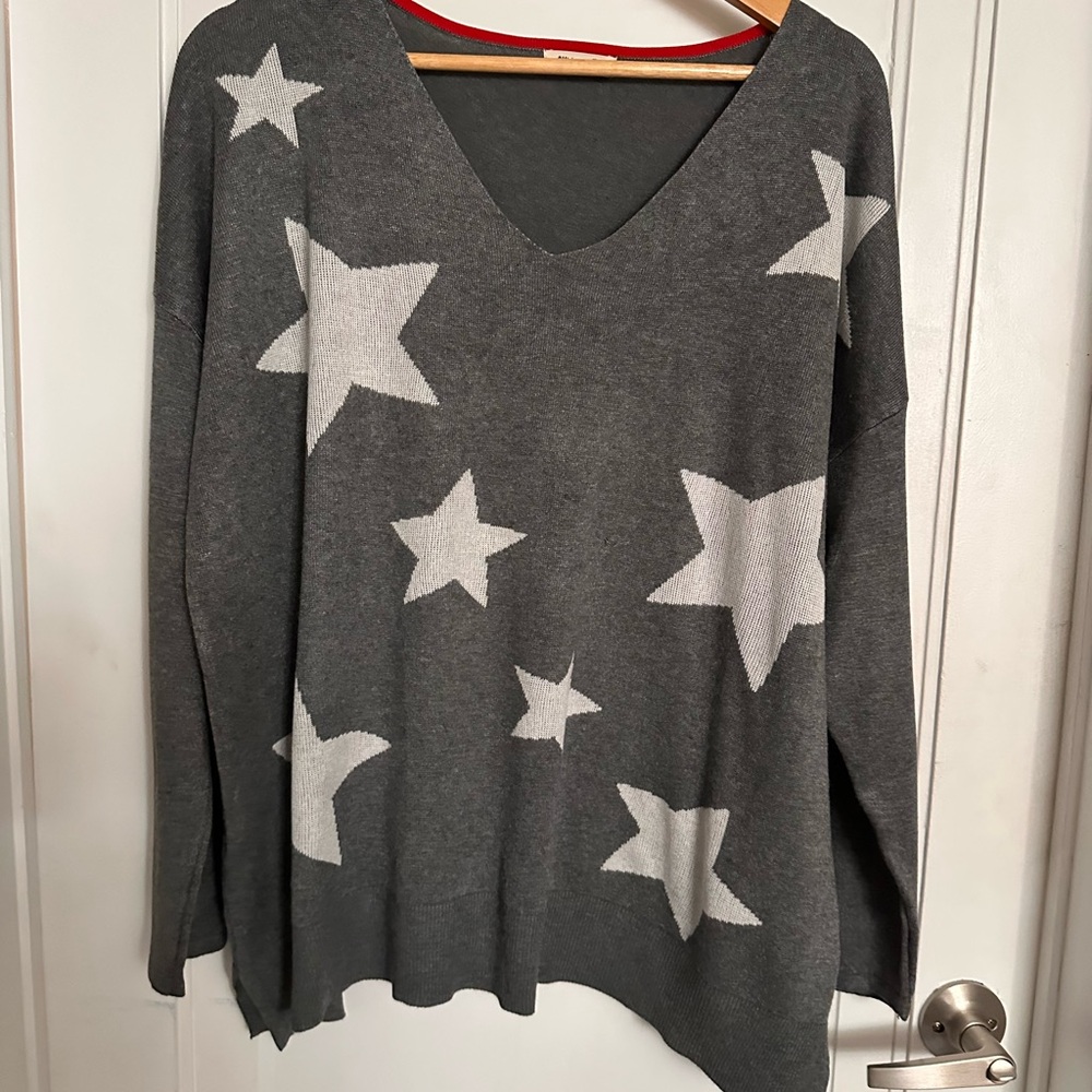 Gray Star Patterned V-Neck Sweater
